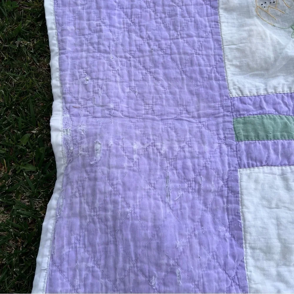 VTG Embroidered Lily Pad Floral Hand Stitched Quilt Lavender White Unique FLAWS